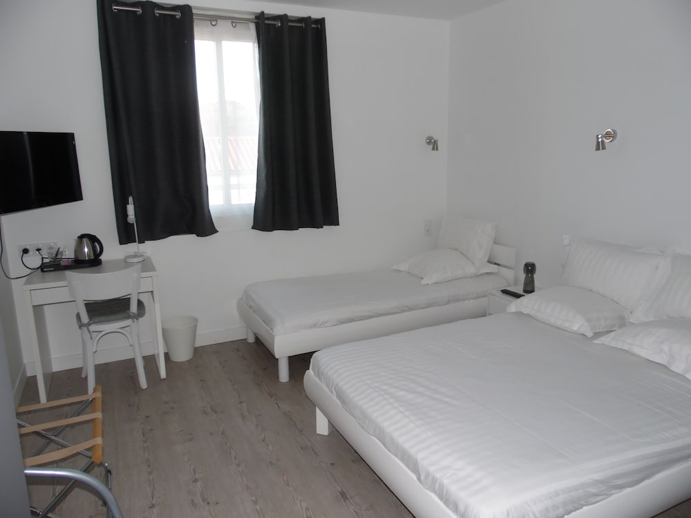 Standard Triple Room - Photo 1