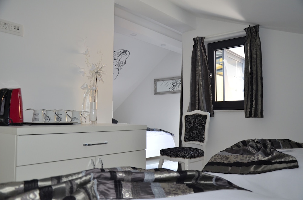 Deluxe Quadruple Room, 1 Bedroom, Non Smoking, City View photo 1