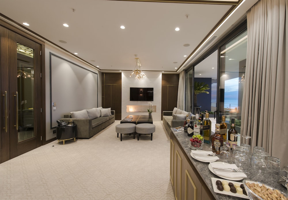 Presidential Suite, Multiple Beds, Non Smoking thumbnail 5
