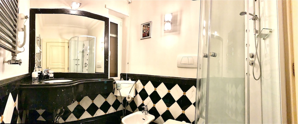 Economy Room, Private Bathroom (External) photo 2