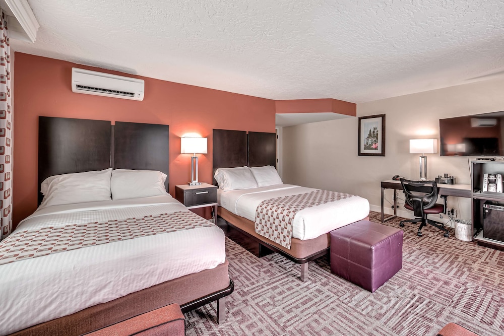 Room, 2 Double Beds, Accessible, Pool View (Hearing) - Photo 3