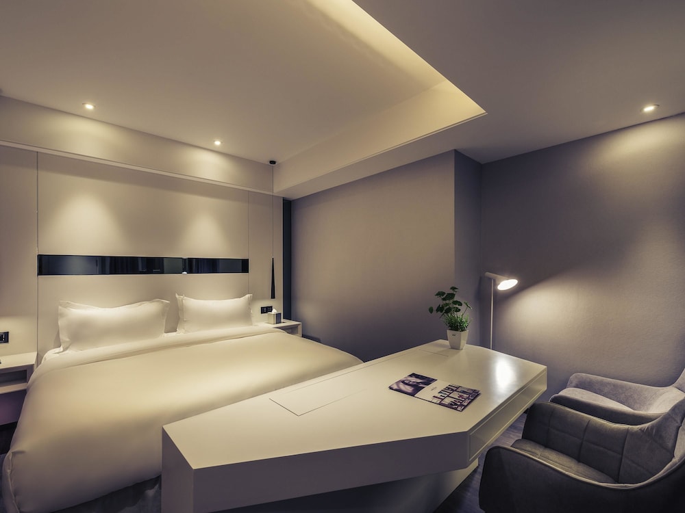 Superior Room, 1 King Bed photo 2