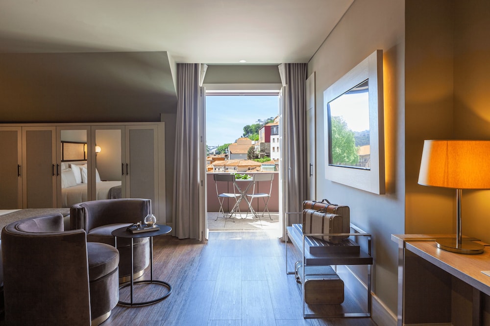 Superior Room with Balcony - Photo 2