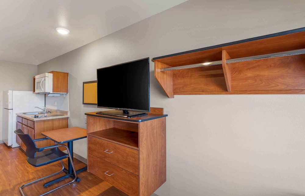 Standard Studio, Non Smoking, Refrigerator & Microwave photo 2