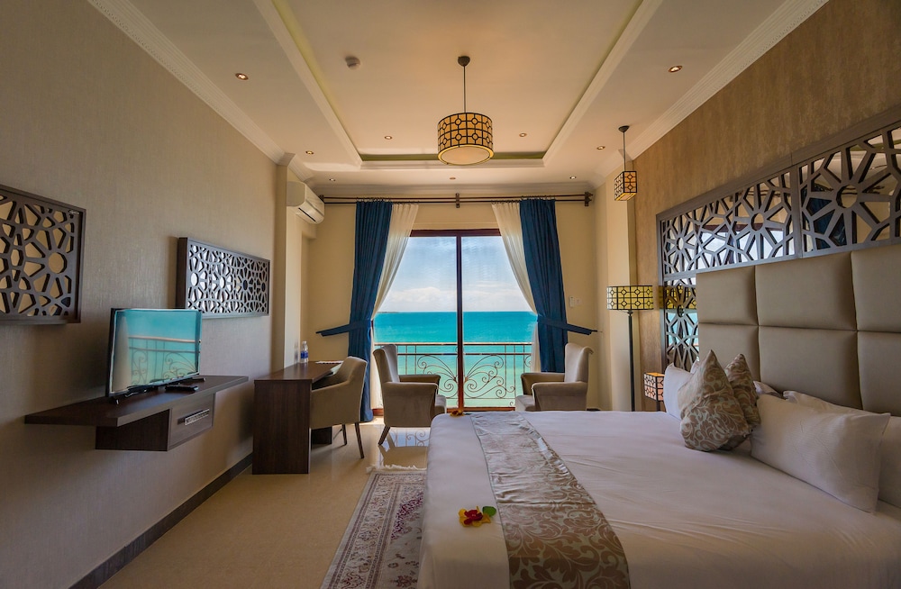 Grand Suite, 1 Bedroom, Oceanfront photo 2