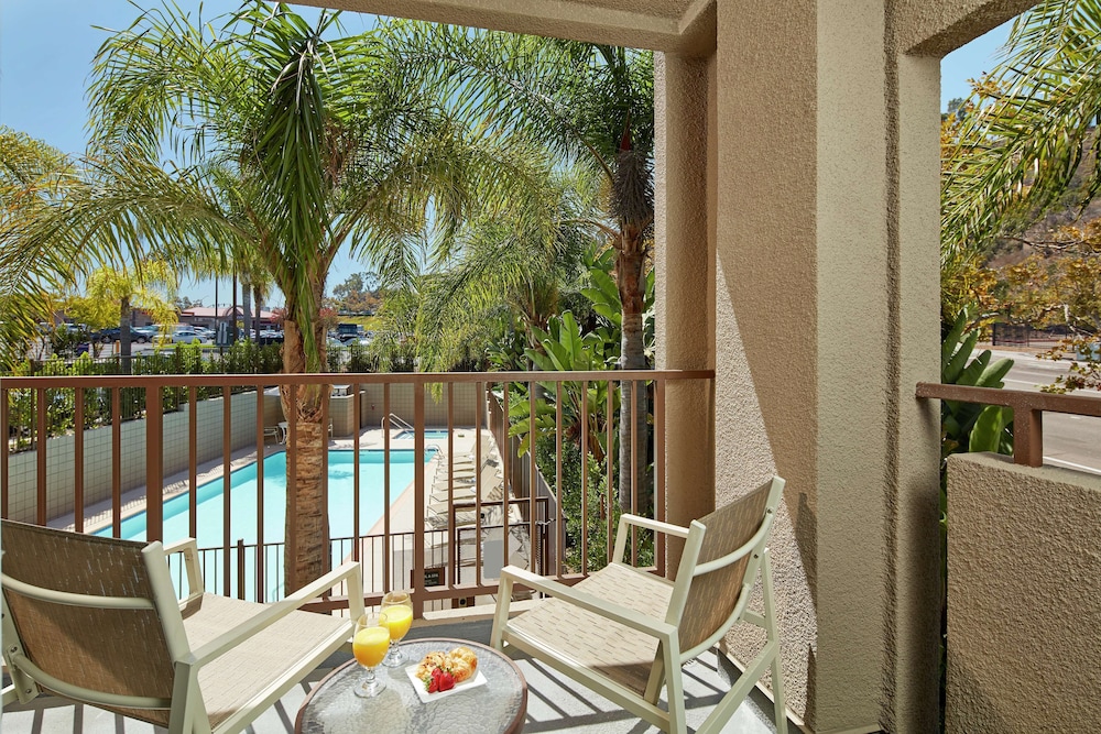 Suite, 1 Bedroom, Balcony - Photo 1