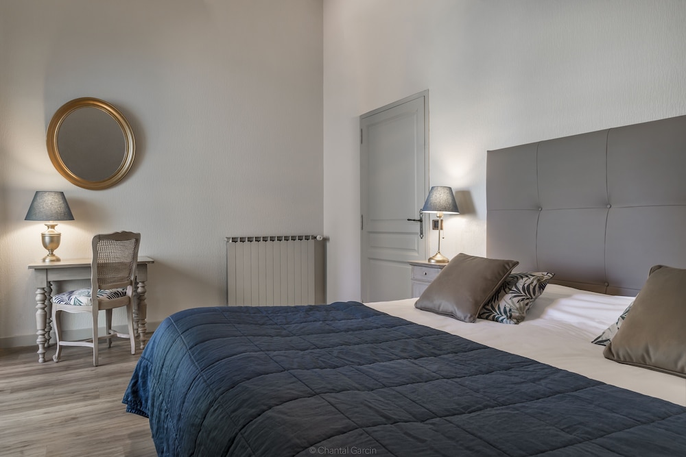 Room - Photo 2