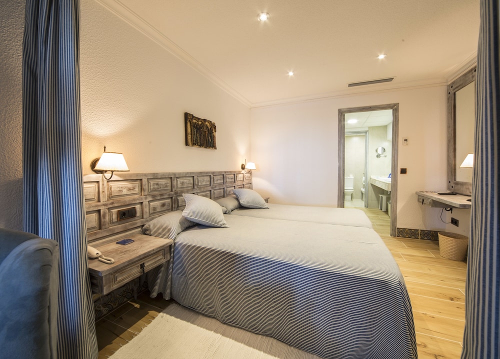 Double Room, Pool View, Ground Floor photo 2