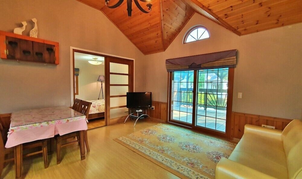 Room (Irin) - Photo 1