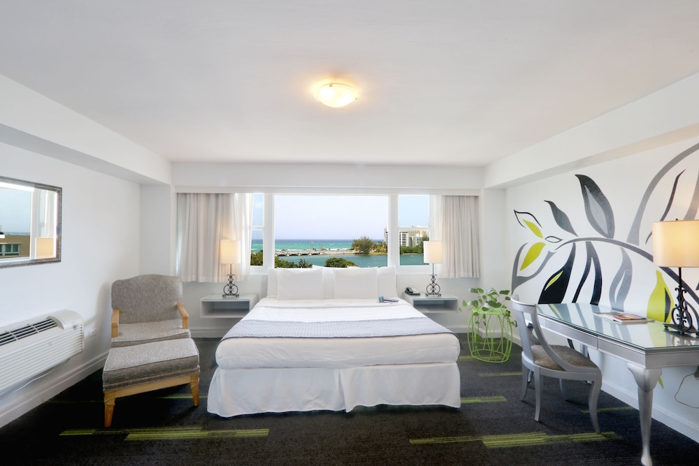 Premium Room, 1 King Bed, Ocean View - Photo 1