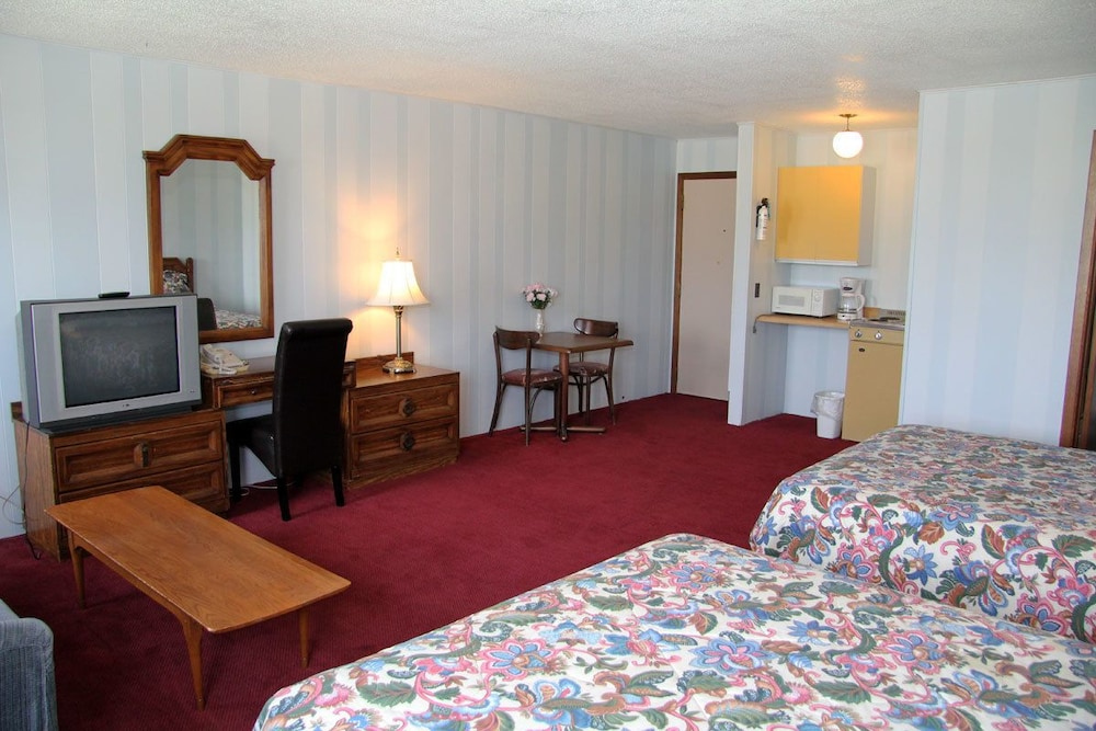 Standard Room, 2 Double Beds, Kitchenette photo 2