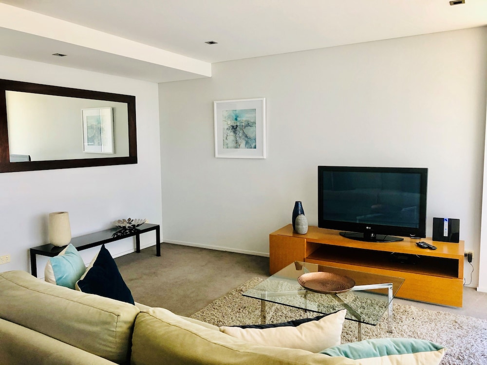 Executive One Bedroom Apartment Plus Study photo 1