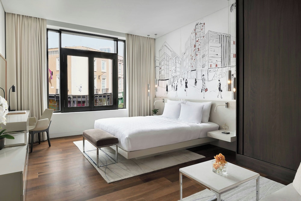 Junior Suite, 1 King Bed thumbnail 6