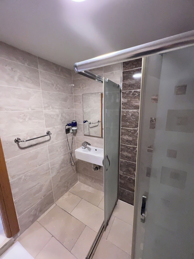 Basic Triple Room photo 3