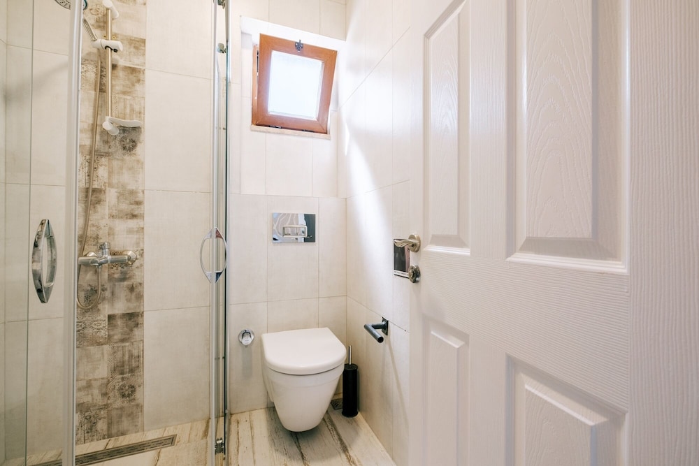 Basic Triple Room photo 3