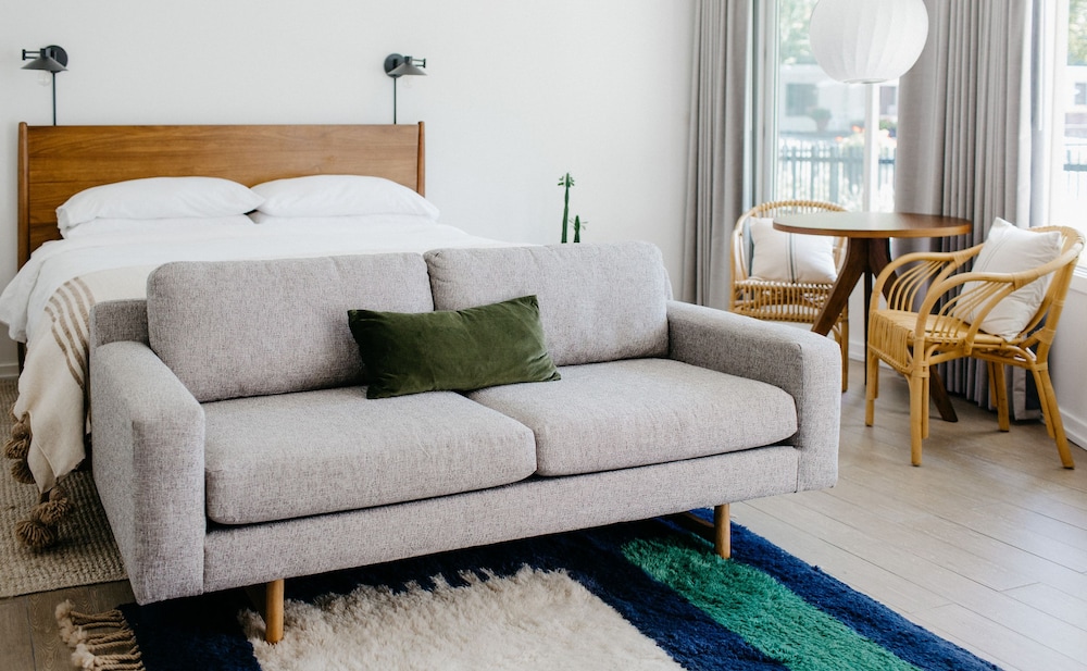 Deluxe Room, 1 King Bed, Lake View
