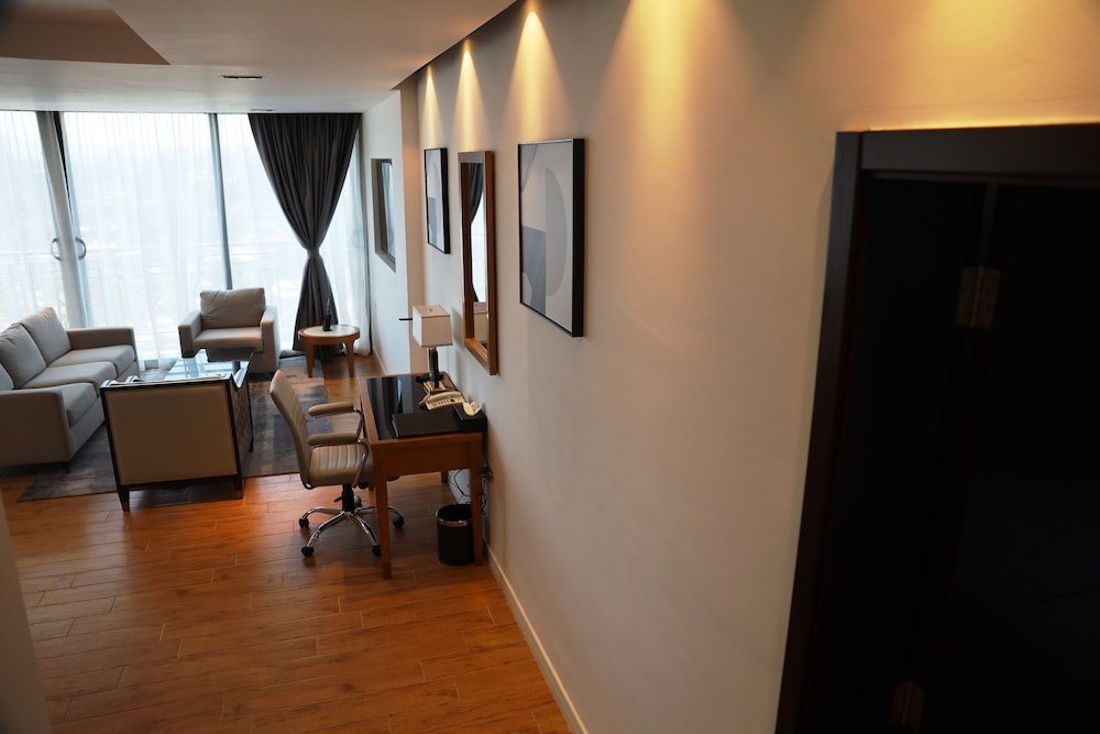 Apartment Suite photo 2