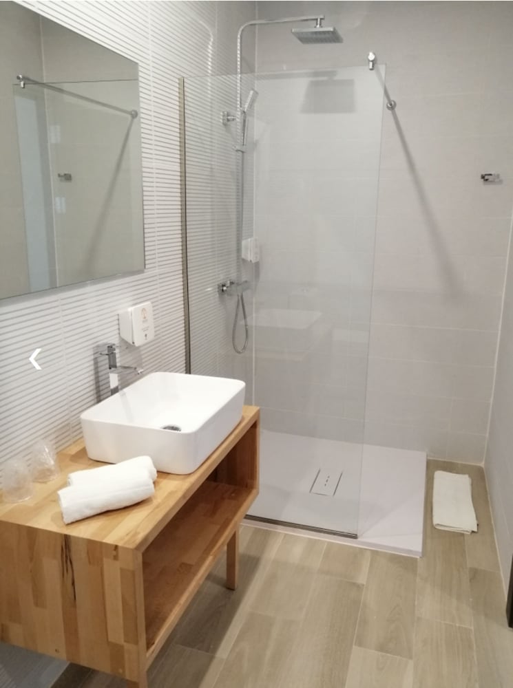 Standard Room - Photo 7