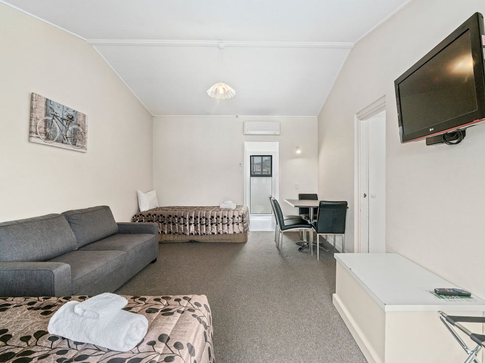 Deluxe One Bedroom Apartment Lakeview photo 2