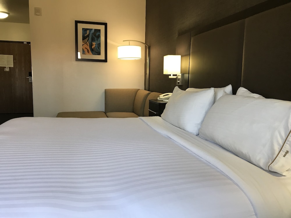 Standard Room, 1 King Bed - Photo 2