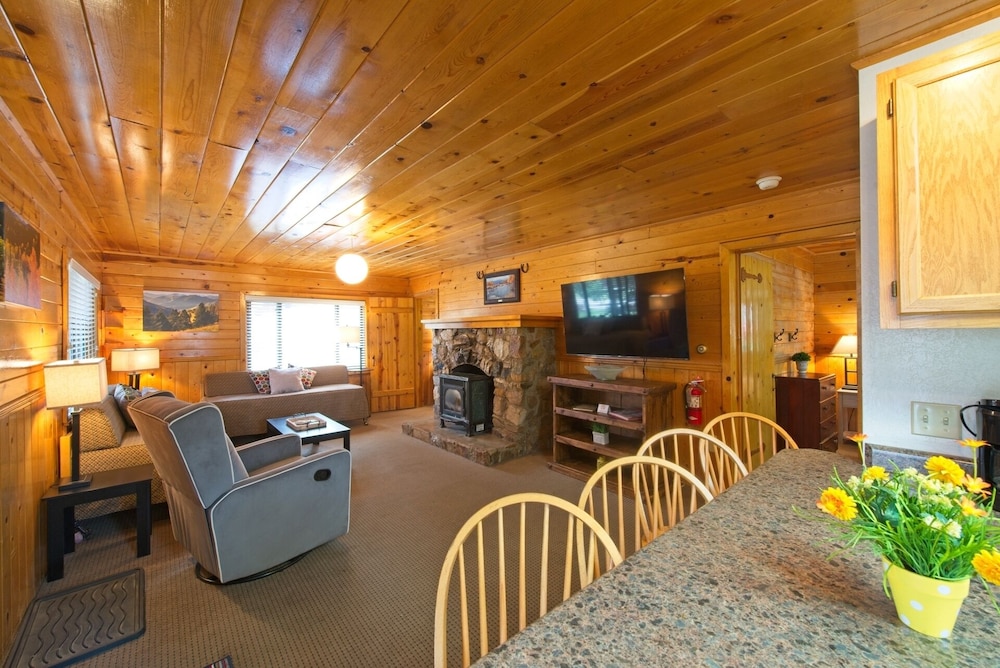 Family Cabin, Multiple Beds, Non Smoking photo 2