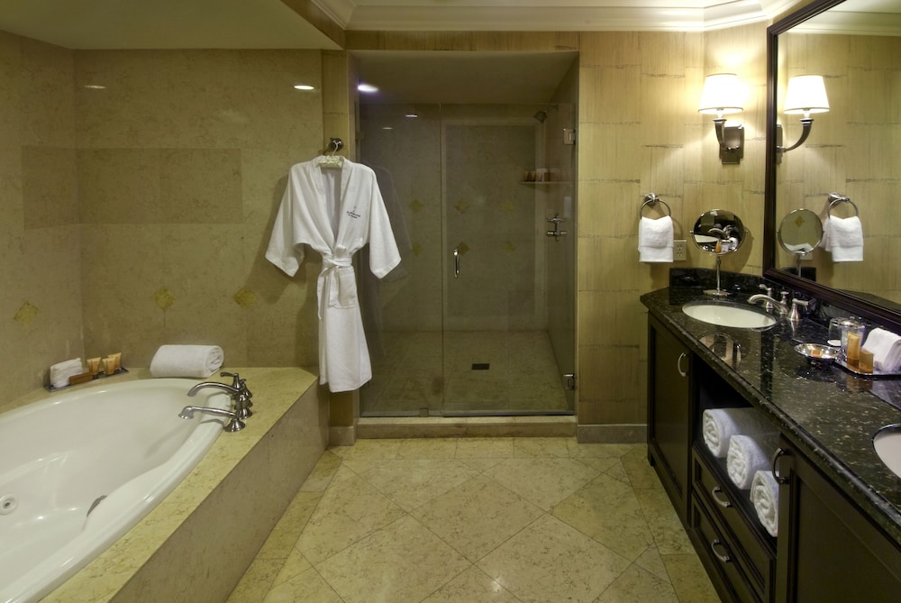 Deluxe Suite, Multiple Beds, Oceanfront