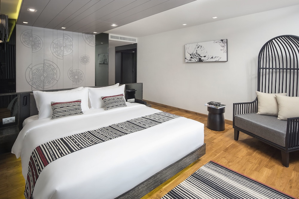 Pool Suite