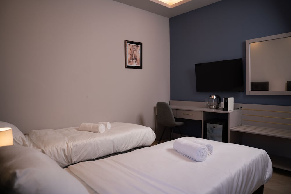 Standard Room, 2 Twin Beds - Photo 1