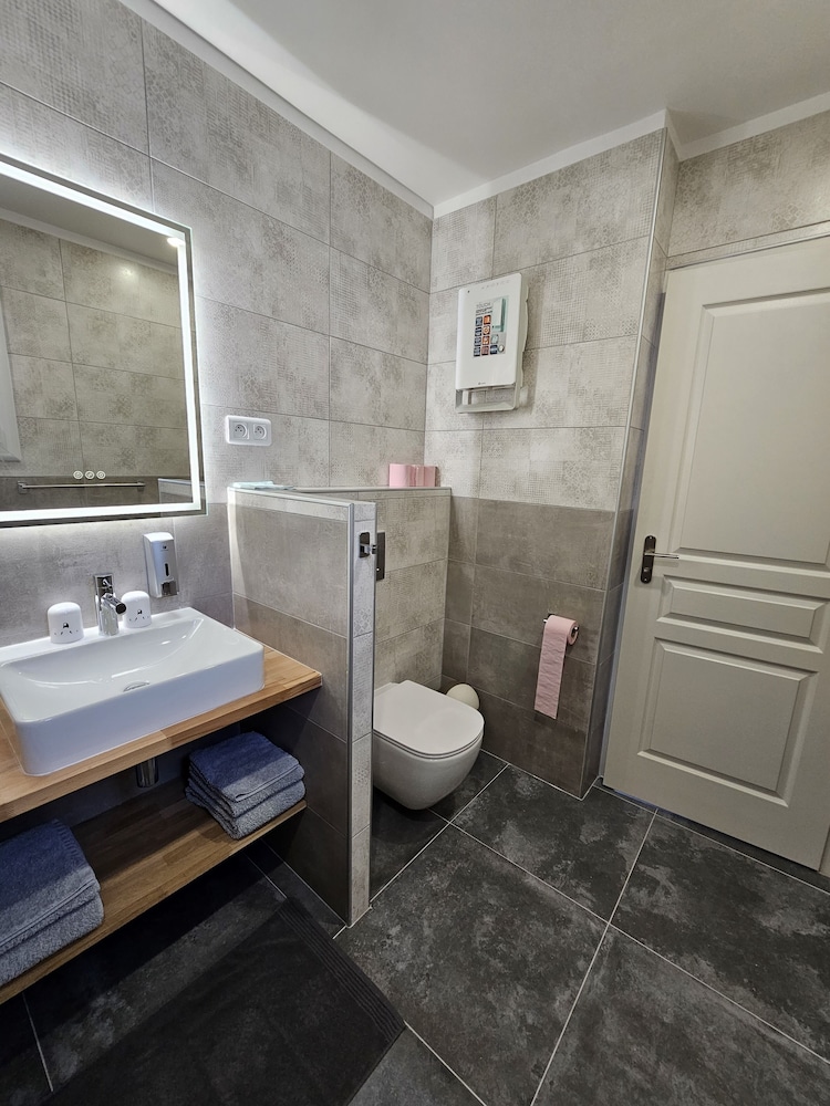 Family Double or Twin Room, Pool View (coquelicot) photo 2