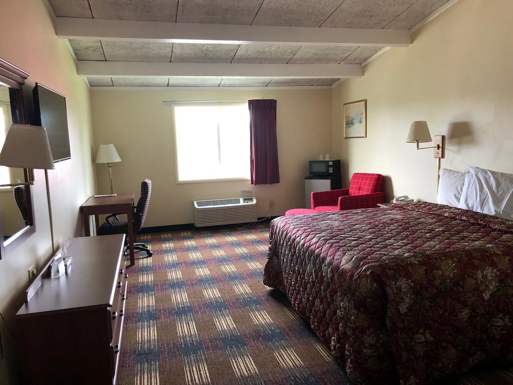 Standard Room, 1 King Bed - Photo 5