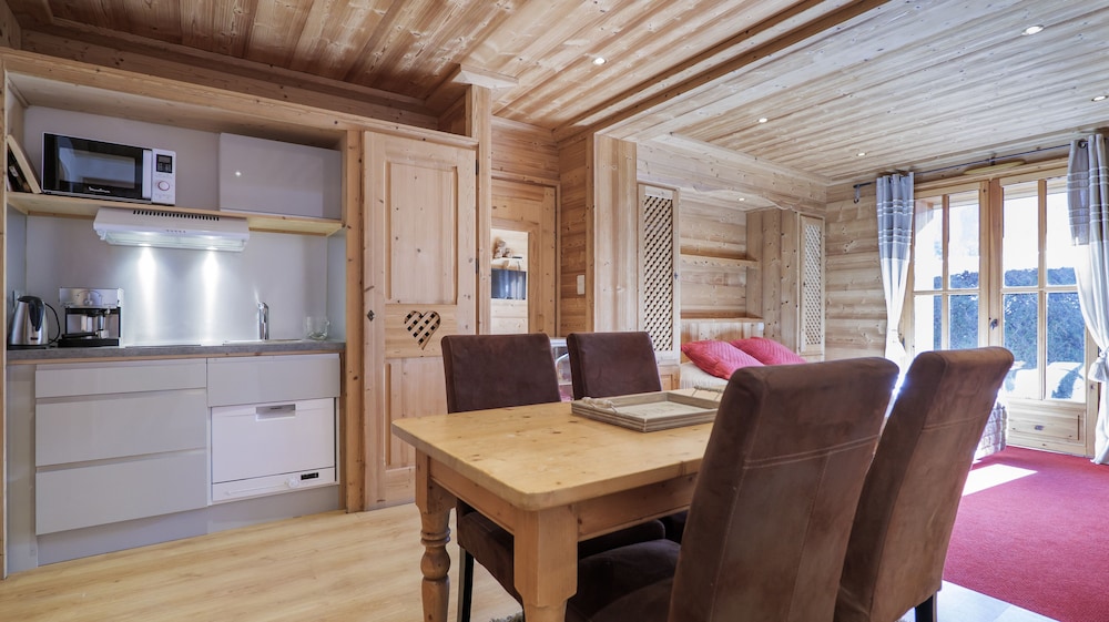 Classic Studio, 1 Queen Bed, Terrace