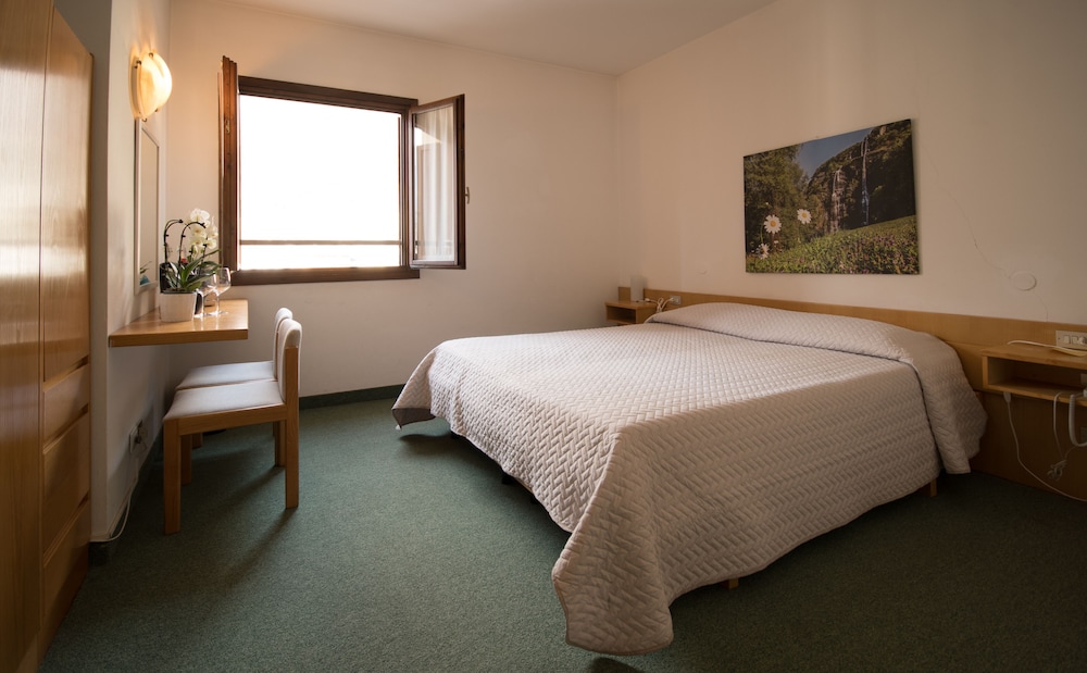 Double Room - Photo 5