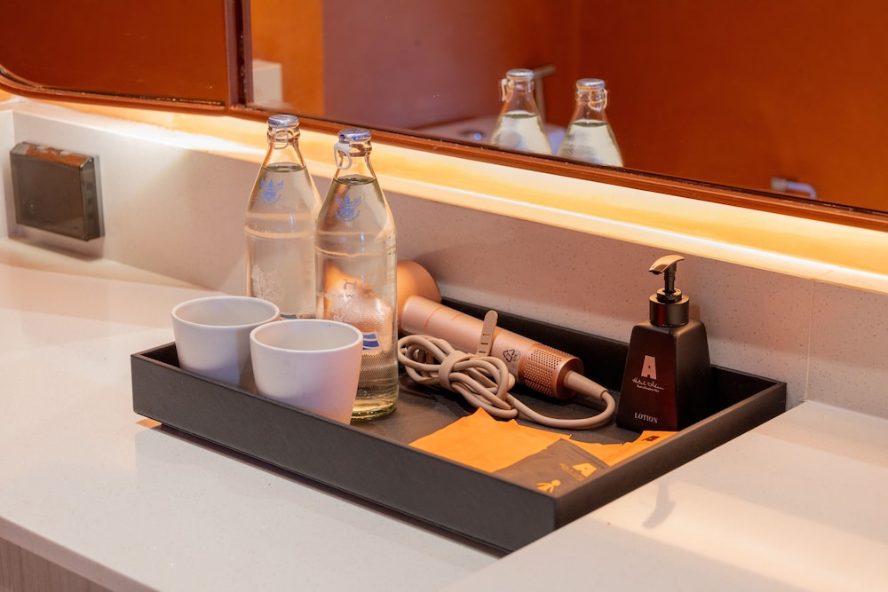Deluxe Pool Suite Sea View - Photo 4