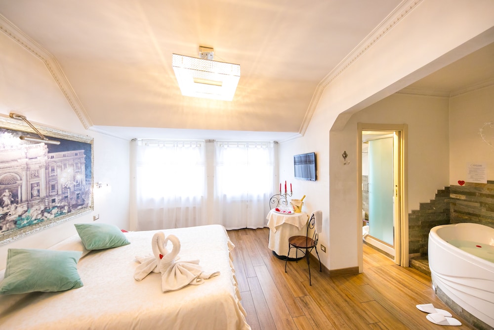 Economy Suite, Annex Building (3 people) photo 2