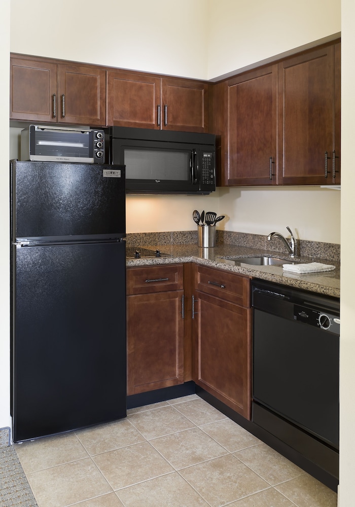 Suite, 1 Bedroom, Accessible (2 Qn, Comm, Roll Shwr) - Photo 7