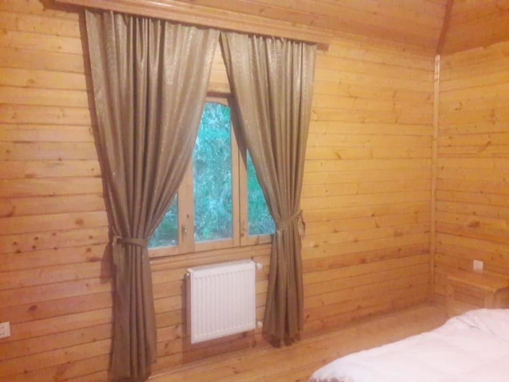 Comfort Triple Room, 3 Twin Beds, Smoking, Valley View