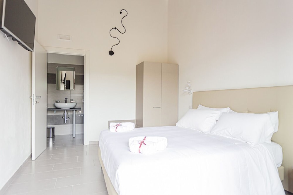 Deluxe Double or Twin Room photo 2