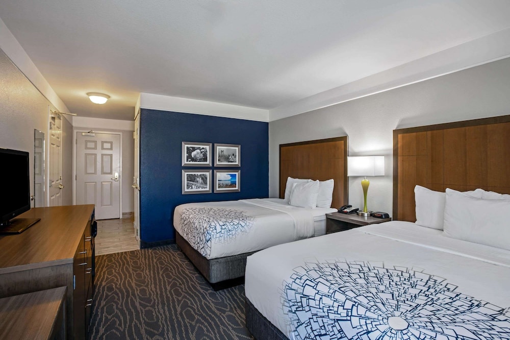 Room, 2 Queen Beds, Non Smoking - Photo 2