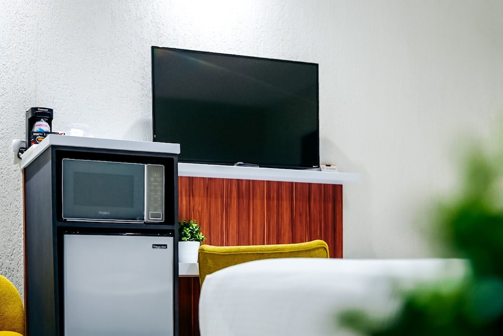 Standard Room, 2 Double Beds - Photo 8