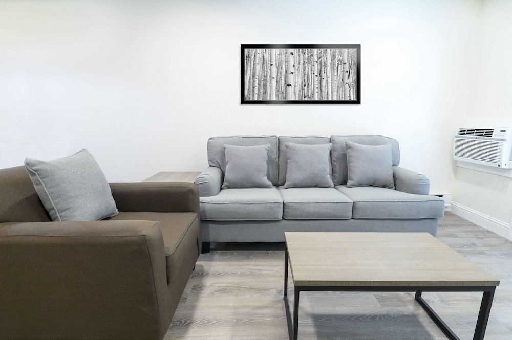 Suite, 2 Bedrooms - Photo 11