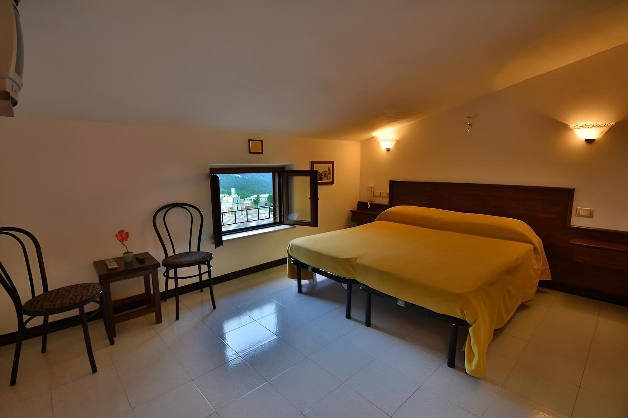 Double or Twin Room, Mountain View