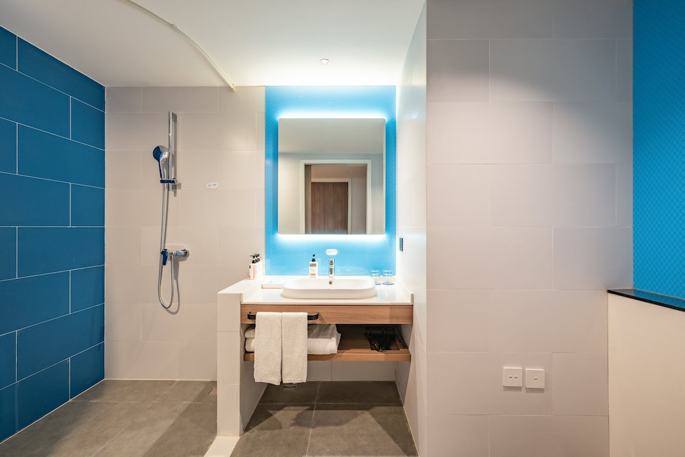 Standard Room, 1 King Bed, Accessible Bathtub