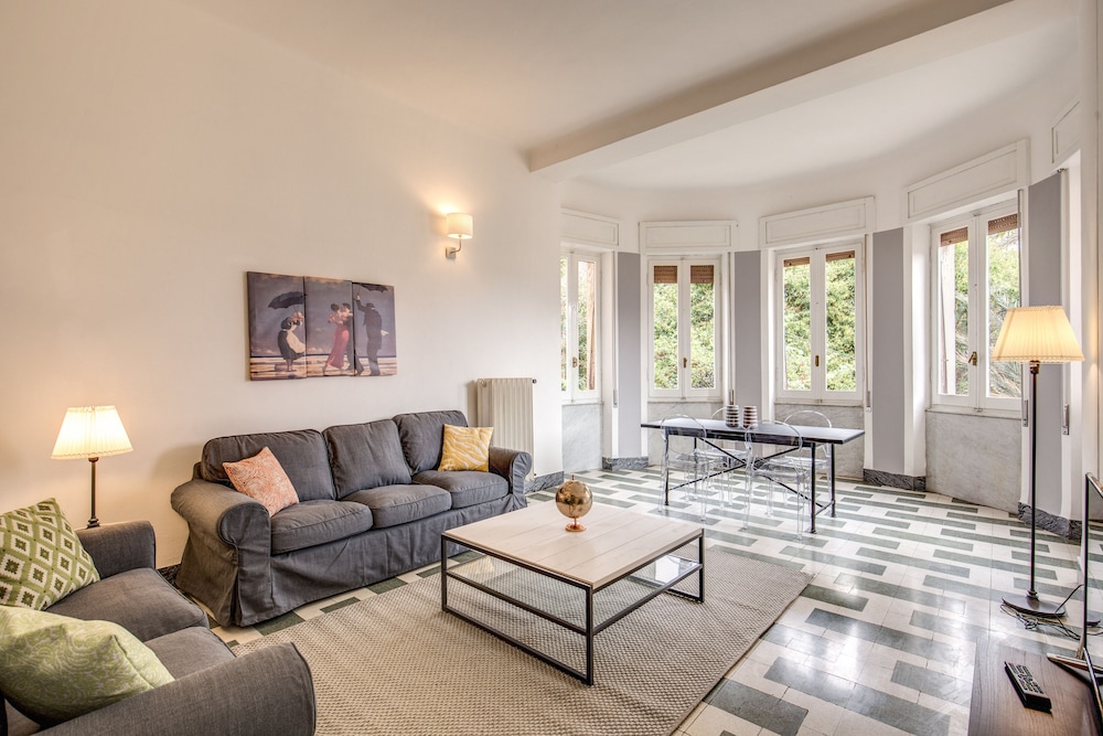 Comfort Apartment, 5 Bedrooms (Salita Quintino Sella 7)