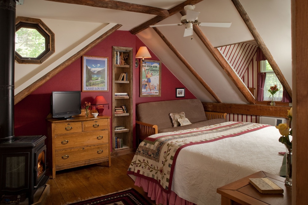 Mountain Room (Using stairs is required for this guest room) photo 2