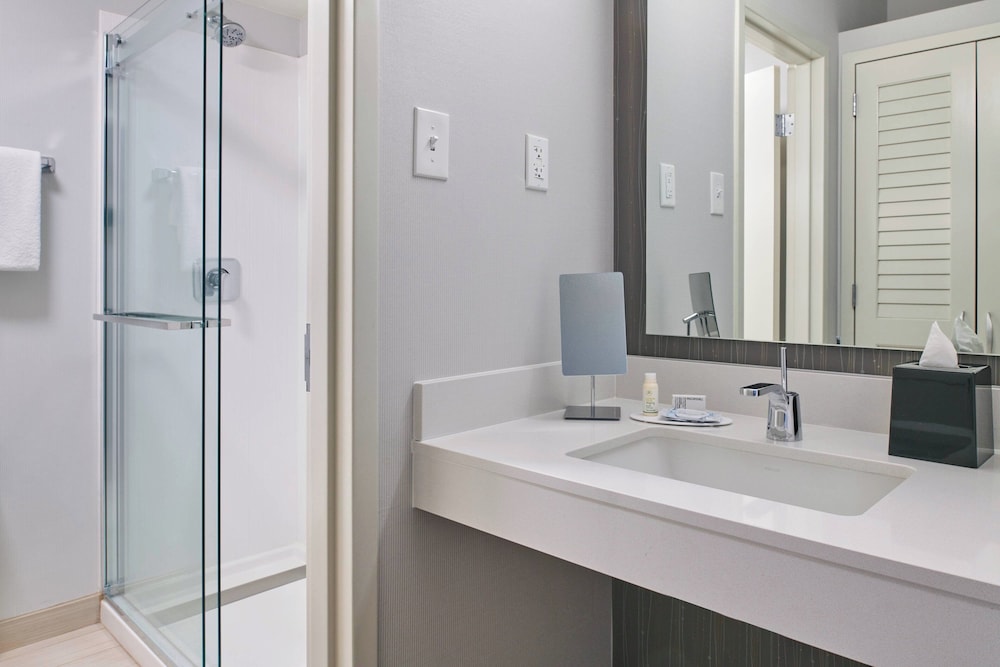 Suite, 1 Bedroom - Photo 3