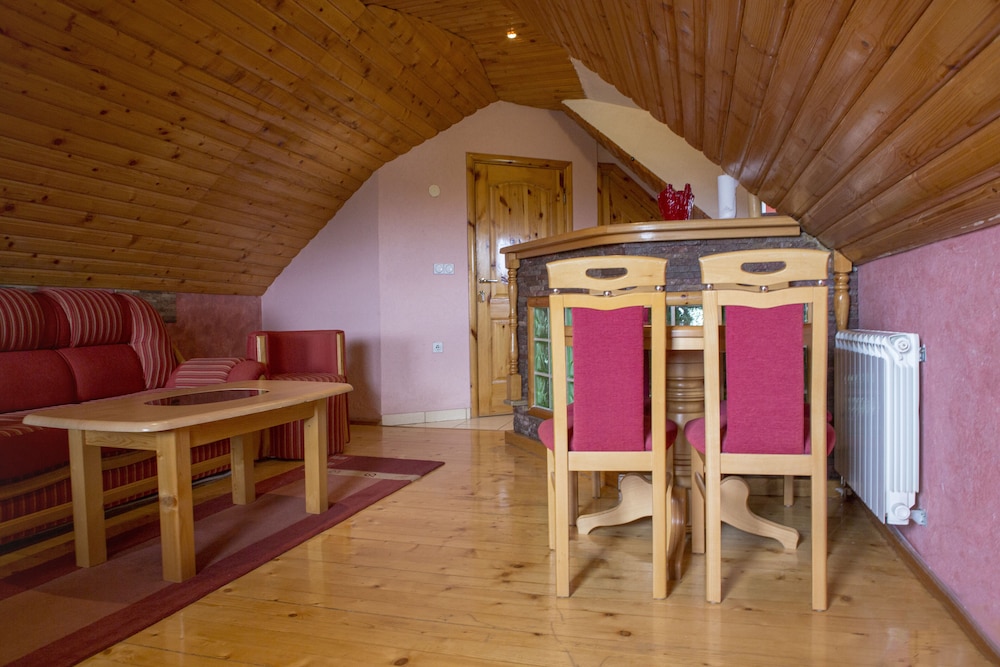 Traditional Apartment photo 3