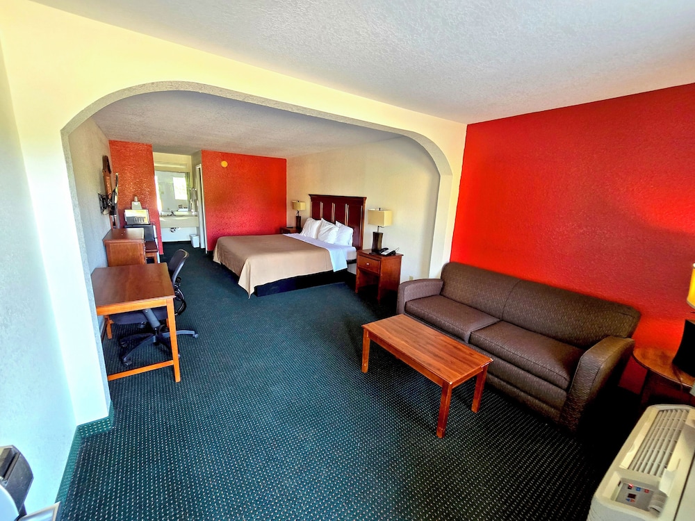 Suite 1 King with Sofa Bed Non Smoking photo 1