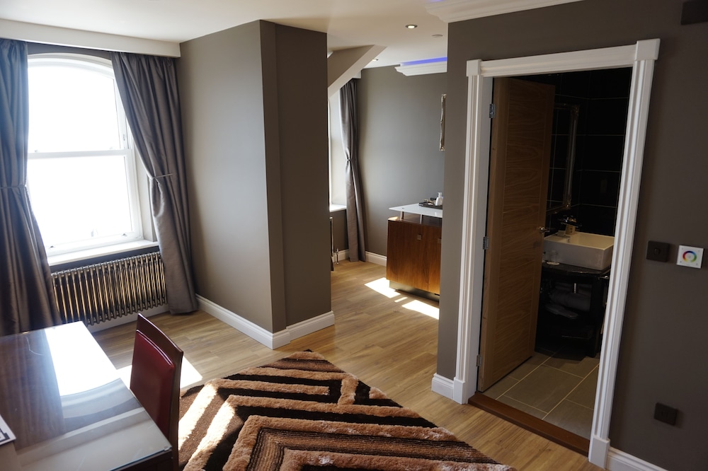 Superior Room, 1 King Bed, Beach View photo 3