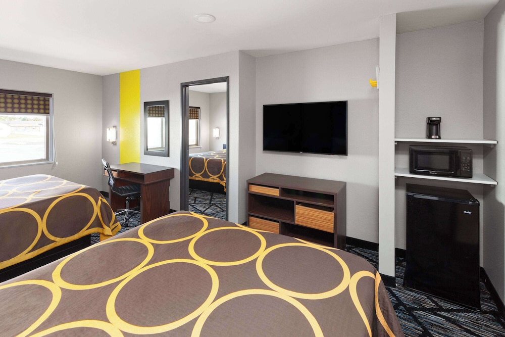Room, Multiple Beds, Non Smoking (One-Bedroom) - Photo 1