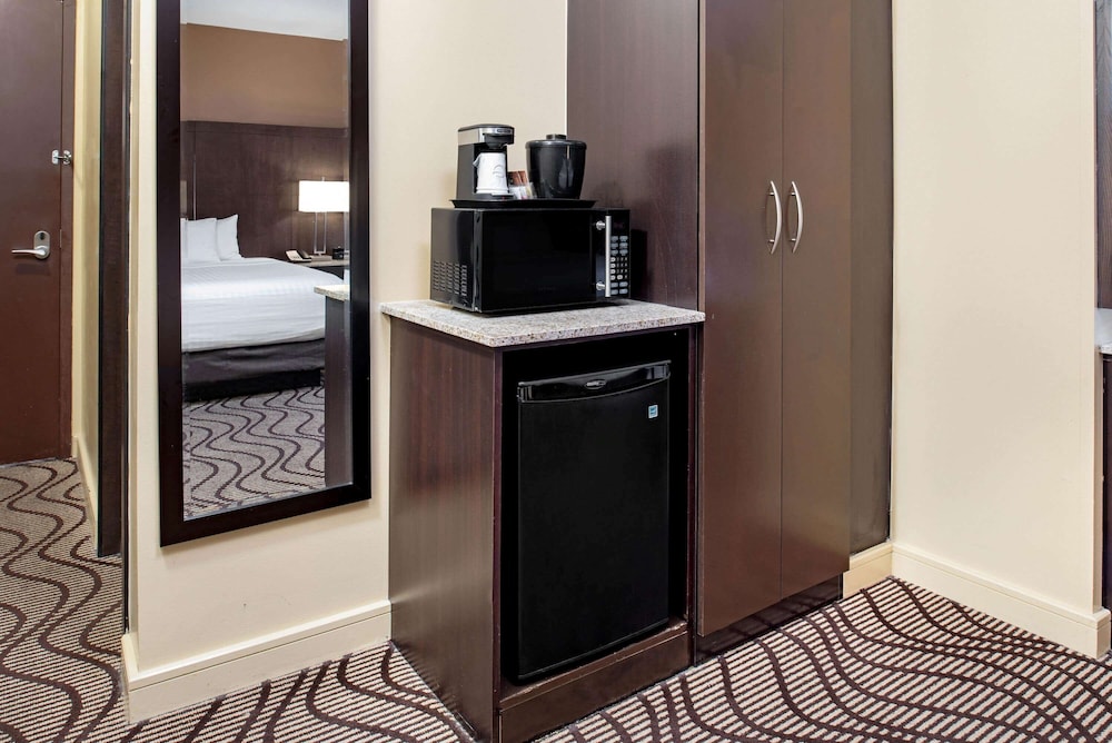 Deluxe Room, 2 Queen Beds, Non Smoking photo 1